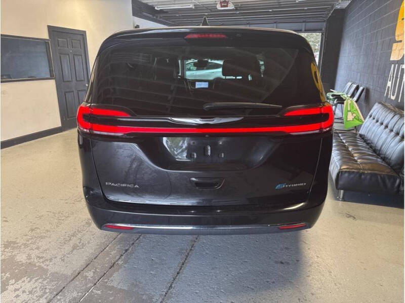 2022 Chrysler Pacifica Hybrid Touring L