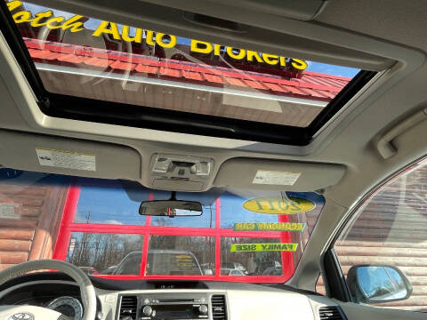 2011 Toyota Sienna SE 8-Passenger