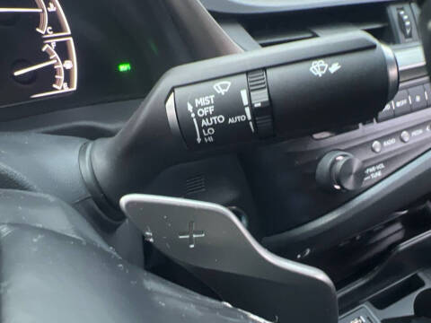2019 Lexus ES 300h