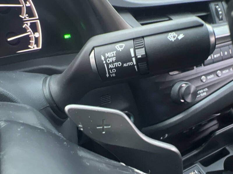 2019 Lexus ES 300h
