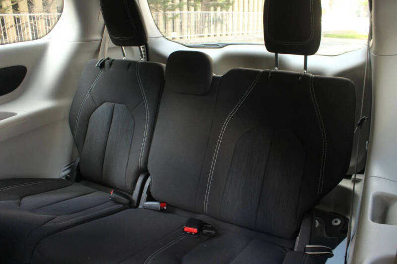 2024 Chrysler Voyager LX