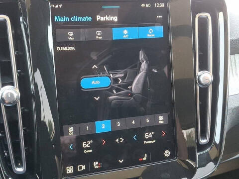 2024 Volvo XC40 B5 Plus Dark Theme