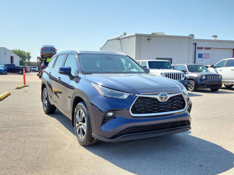 2023 Toyota Highlander for sale at Breeden Pre-Owned in Van Buren AR