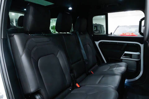 2023 Land Rover Defender 130 SE