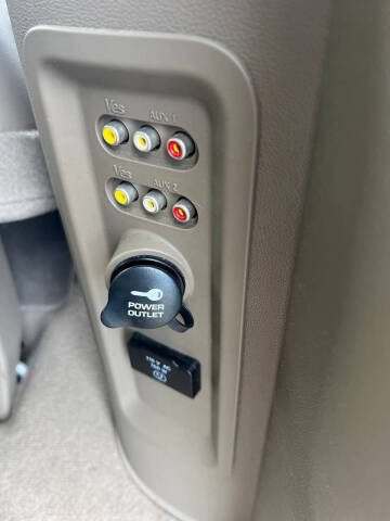 2013 Chrysler Town and Country Touring-L