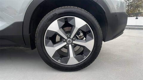 2025 Volvo XC40 B5 Plus Dark Theme