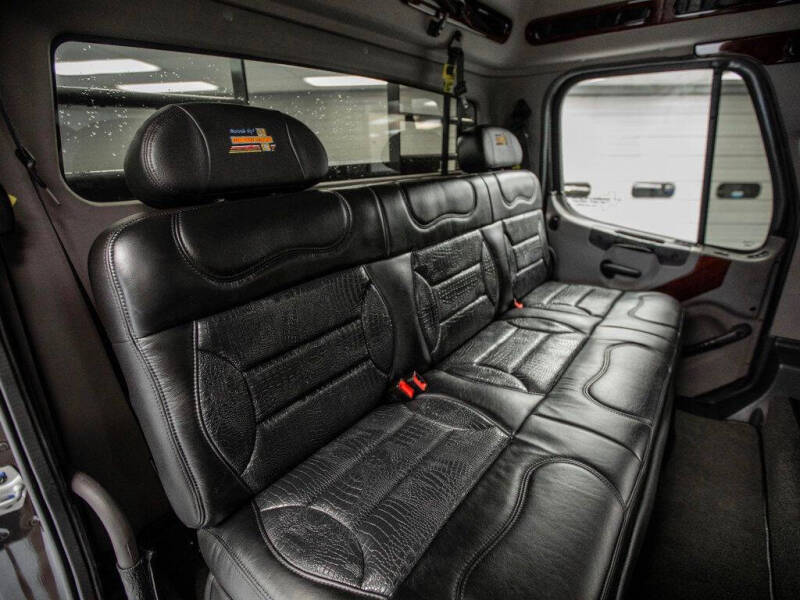 2018 Freightliner M2 106