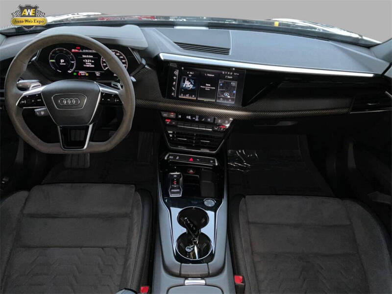 2022 Audi e-tron GT quattro Premium Plus