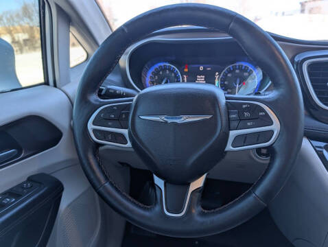 2017 Chrysler Pacifica Touring-L Plus