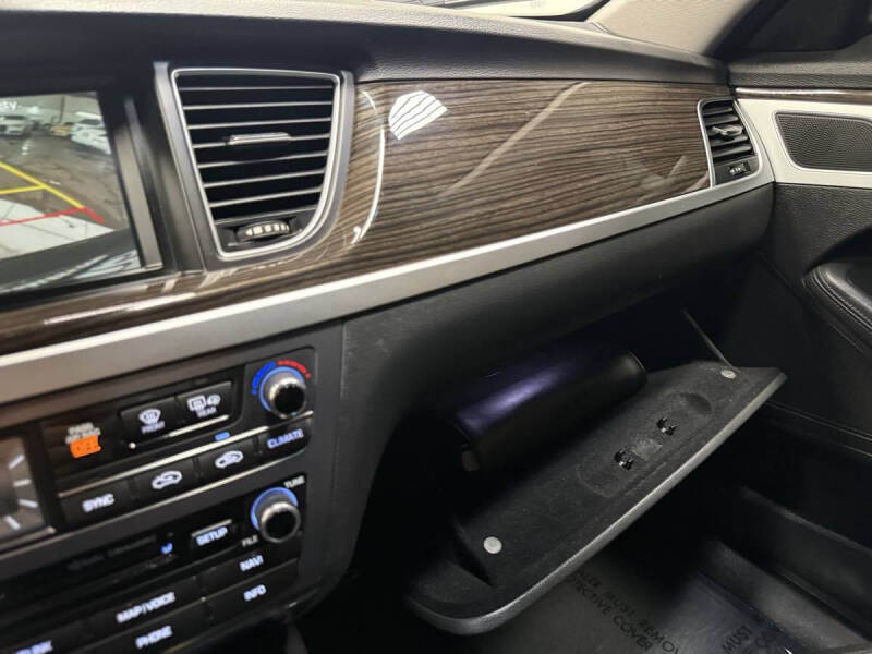 2015 Hyundai Genesis