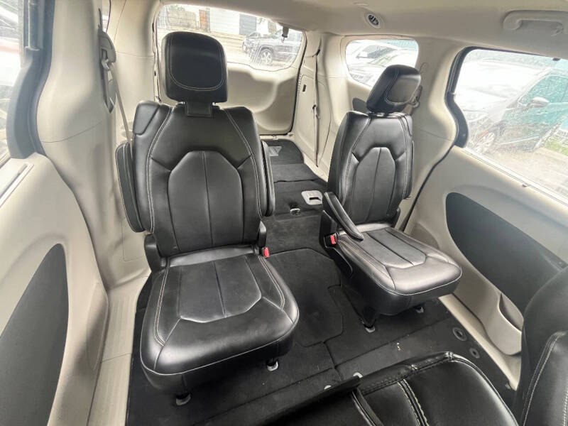 2020 Chrysler Voyager LXi