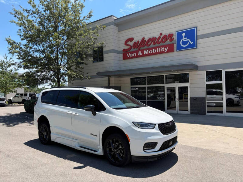 2024 Chrysler Pacifica Touring L