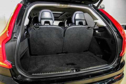 2017 Volvo XC90 T6 Momentum