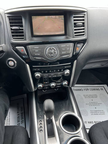 2016 Nissan Pathfinder SV
