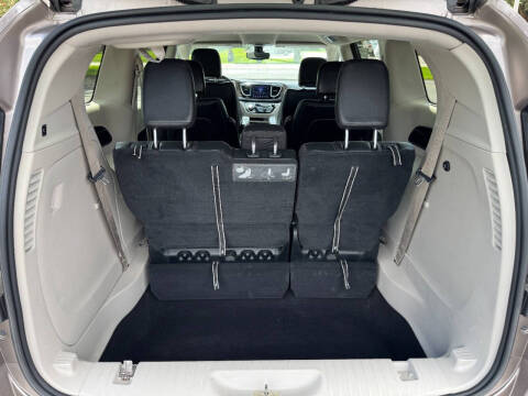 2017 Chrysler Pacifica Touring-L