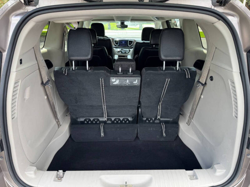 2017 Chrysler Pacifica Touring-L