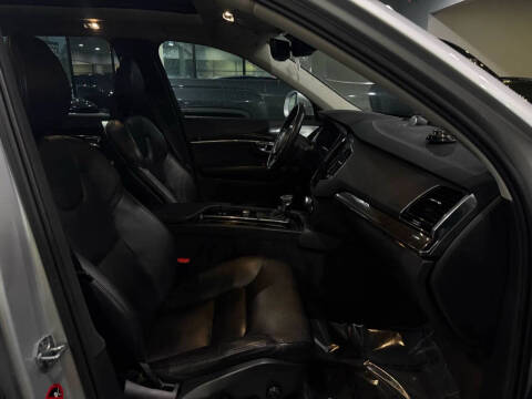 2018 Volvo XC90 T6 Momentum