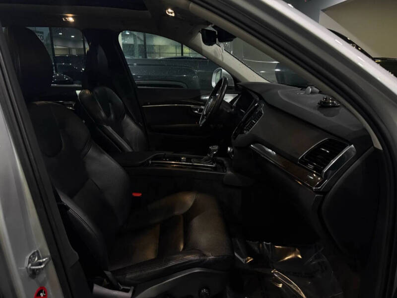 2018 Volvo XC90 T6 Momentum