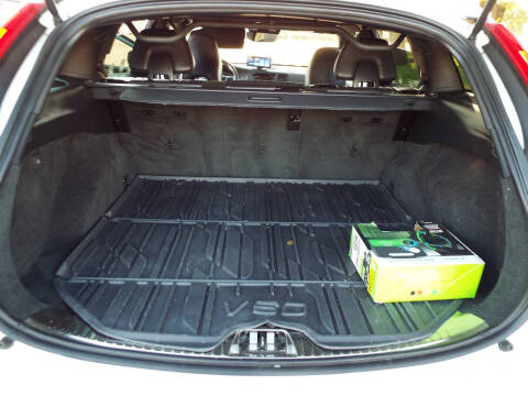 2016 Volvo V60 T6 R-Design Platinum