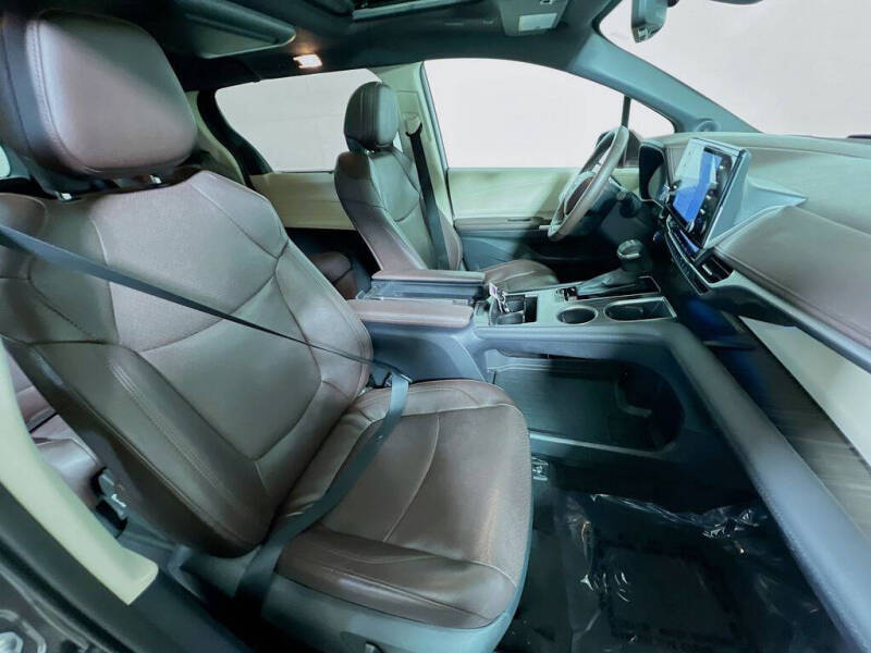 2024 Toyota Sienna Platinum 7-Passenger
