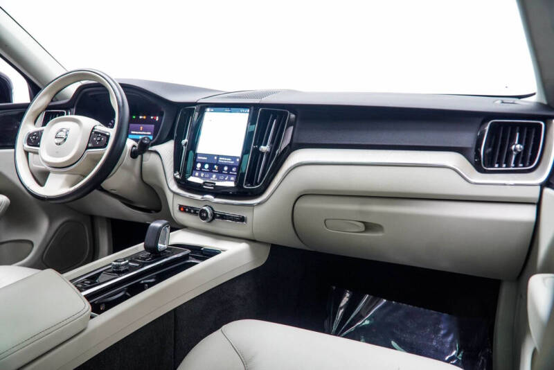 2023 Volvo XC60 B5 Plus Bright Theme