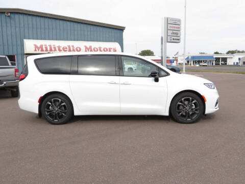 2026 Chrysler Pacifica Select