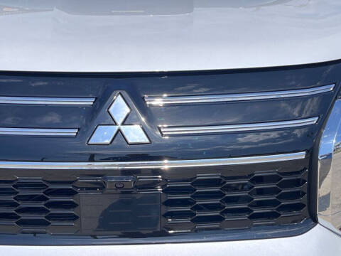 2025 Mitsubishi Outlander ES