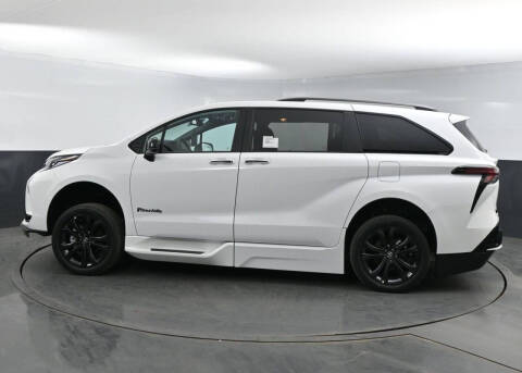 2025 Toyota Sienna XSE 7-Passenger