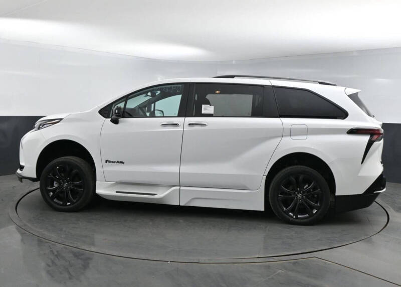 2025 Toyota Sienna XSE 7-Passenger