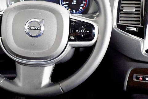 2017 Volvo XC90 T6 Momentum