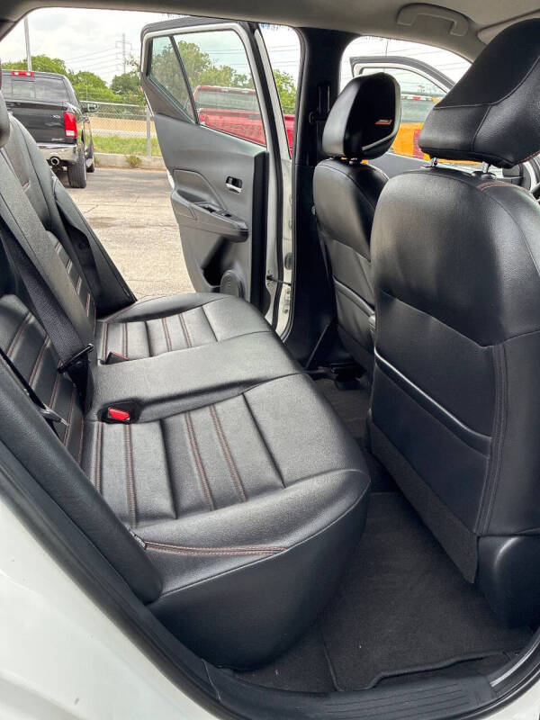 2020 Nissan Kicks SR