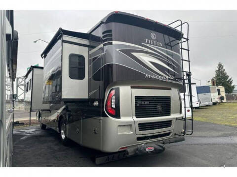 2019 Freightliner XCM Chassis