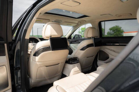 2022 Genesis G90