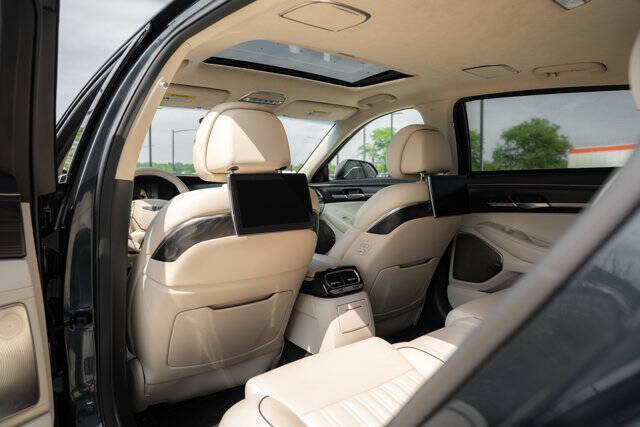 2022 Genesis G90