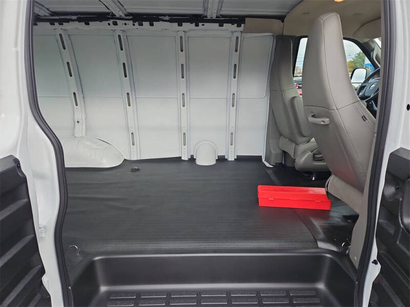 2025 Chevrolet Express 2500