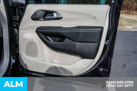 2024 Chrysler Pacifica Plug-In Hybrid Select