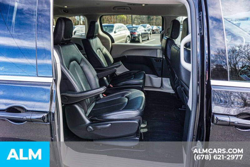 2024 Chrysler Pacifica Plug-In Hybrid Select