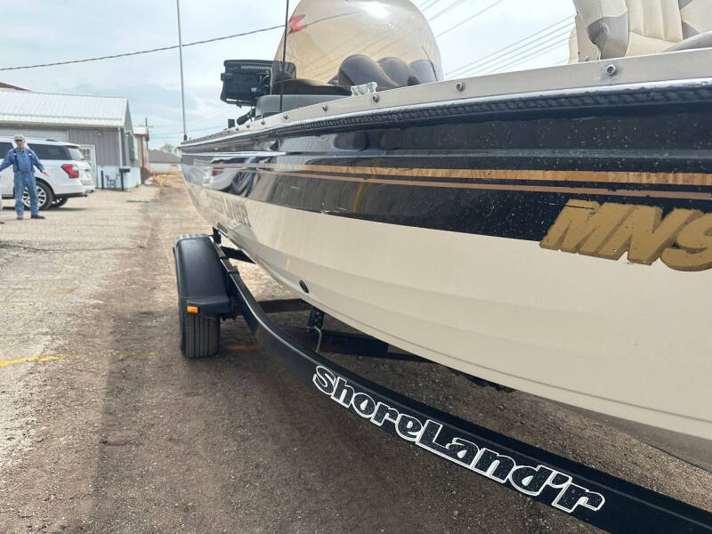 2002 Crestliner 1850 Fish Hawk