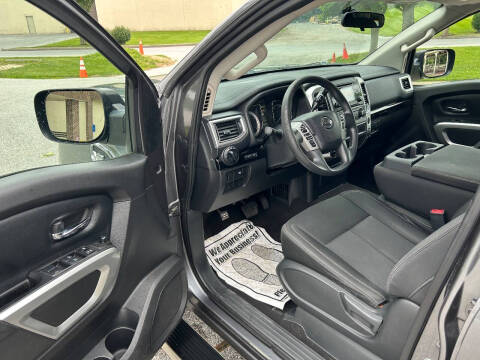 2017 Nissan Titan SV