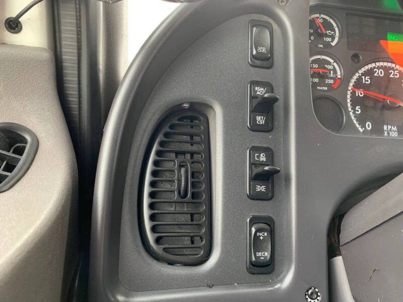 2016 Freightliner M2 106