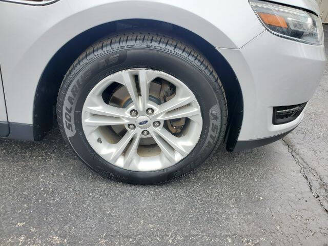 2018 Ford Taurus SEL