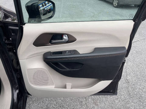 2017 Chrysler Pacifica Touring-L