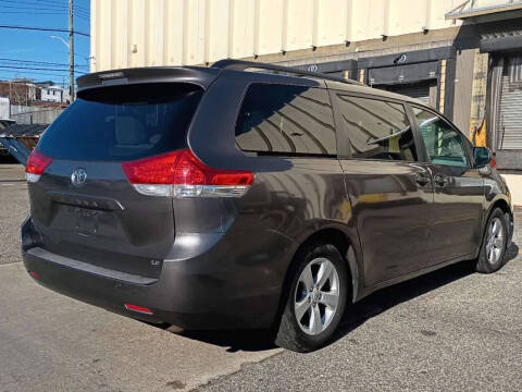 2012 Toyota Sienna