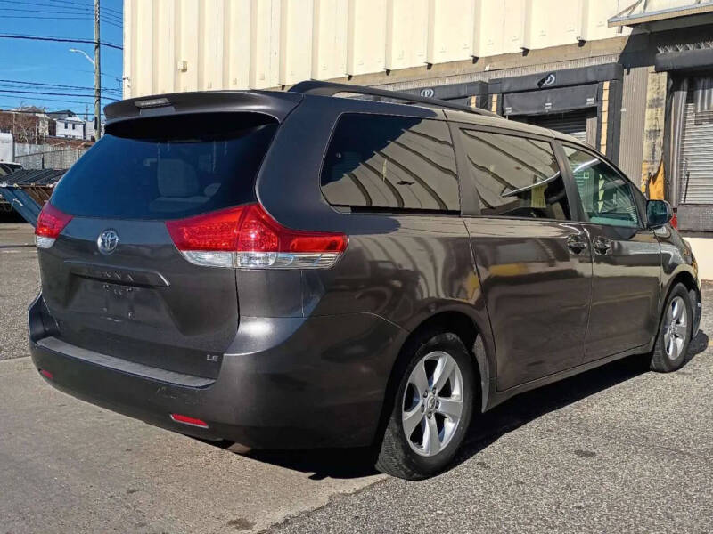 2012 Toyota Sienna