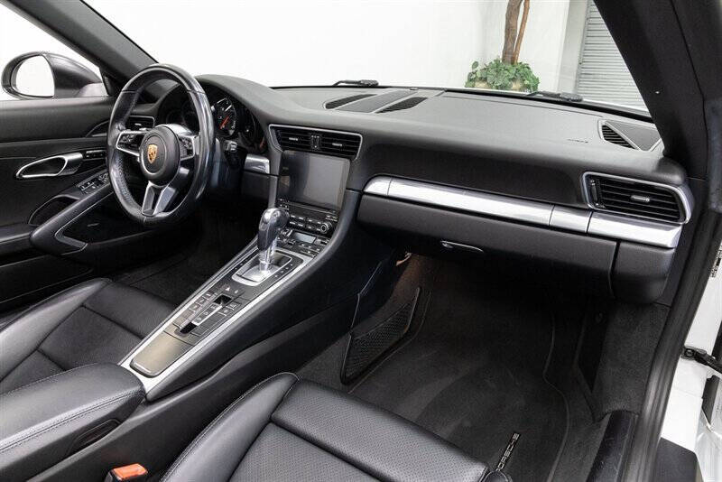 2017 Porsche 911 Carrera