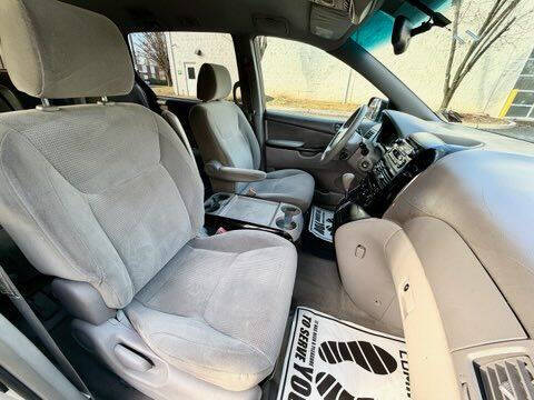 2004 Toyota Sienna LE 7 Passenger