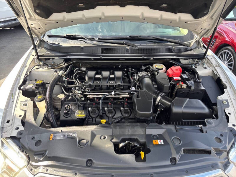 2013 Ford Taurus SE