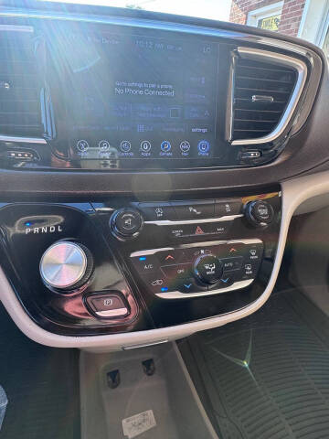 2017 Chrysler Pacifica Touring-L