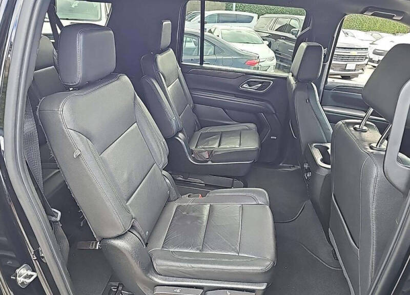 2023 Chevrolet Suburban LT