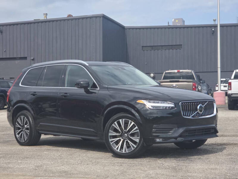 2022 Volvo XC90 T6 Momentum 6-Passenger